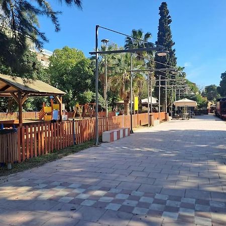 Δίπλα Στο Πάρκο Appartement Kalamáta Buitenkant foto