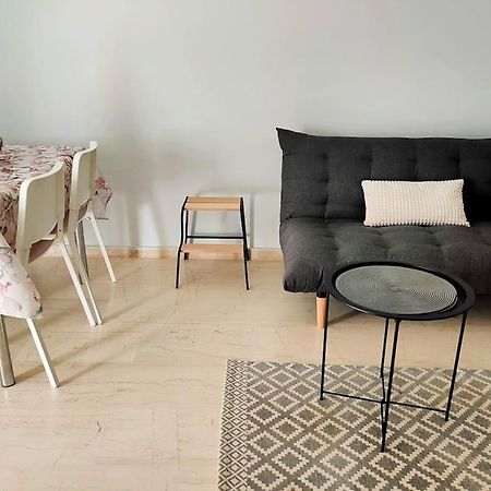 Δίπλα Στο Πάρκο Appartement Kalamáta Buitenkant foto