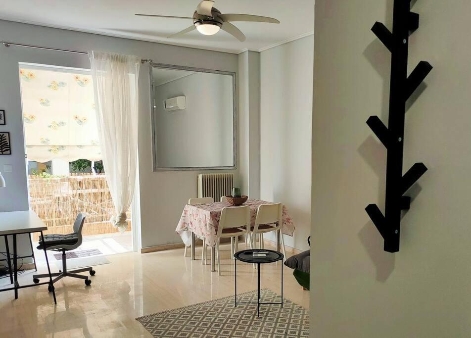 Δίπλα Στο Πάρκο Appartement Kalamáta Buitenkant foto