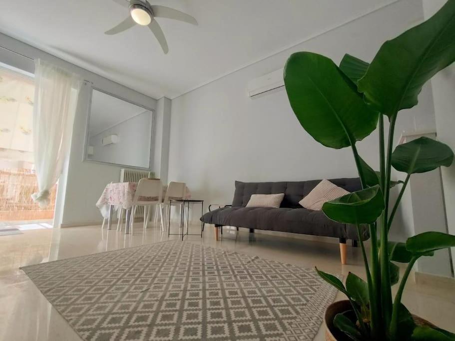 Δίπλα Στο Πάρκο Appartement Kalamáta Buitenkant foto