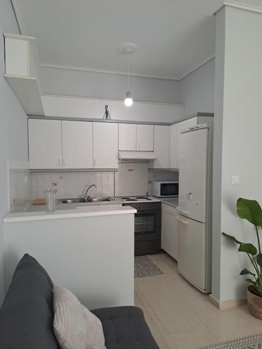 Δίπλα Στο Πάρκο Appartement Kalamáta Buitenkant foto