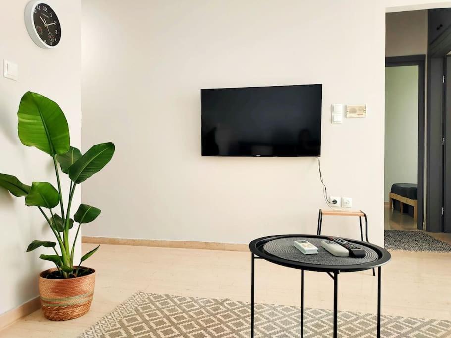 Δίπλα Στο Πάρκο Appartement Kalamáta Buitenkant foto